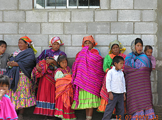 jeunes tarahumaras &agrave; Cus&aacute;rar&eacute; (&eacute;tat de Chihuahua au&nbsp;Mexique) 