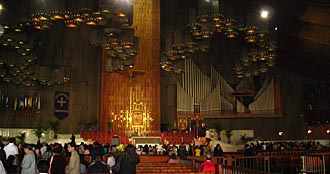 pri&egrave;re &agrave; la Basilique de Guadalupe au Mexique