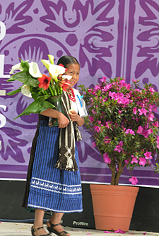 Concours de costumes traditionnels &agrave; Uruap&aacute;n le dimanche des R&acirc;meaux