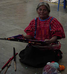 tissage au march&eacute; de l'artisanat de Oaxaca  (Mexique) 