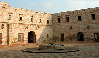 int&eacute;rieur ex-couvent del Carmen  &agrave;  Morelia (Michoac&aacute;n,&nbsp;Mexique)