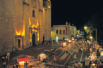 la cath&eacute;drale de M&eacute;rida de nuit
