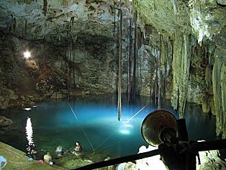 un des nombreux cenotes du Yucatan